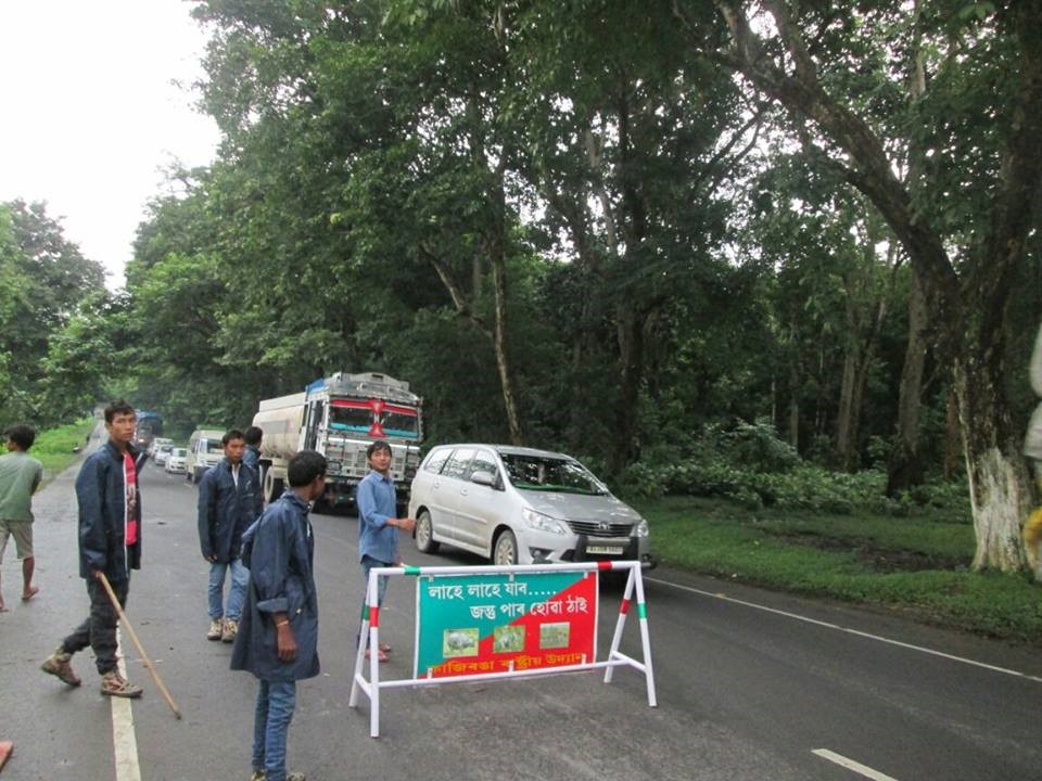 Image 16: EDC Members patrolling and assisting the forest department in managing the traffic along NH37.